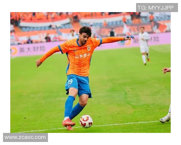泽卡助力山东泰山逆转局势精彩抢点展现球队韧性与实力